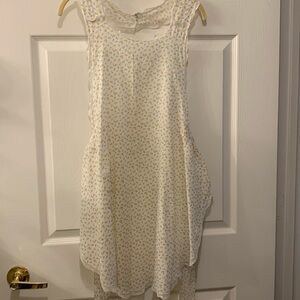 VINTAGE LEONARD FULL OVER APRONS COTTON/POCKETS YELLOW/WHITE FLORAL BIB LACE